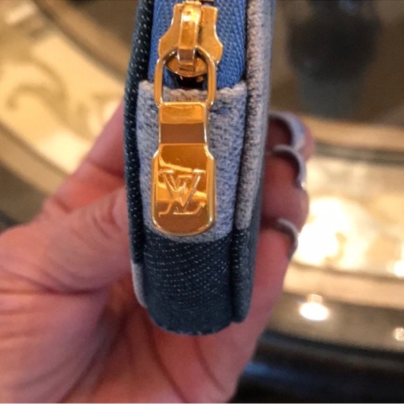 Exquisite Louis Vuitton Round Denim Patchwork Bag Charm Keychain Coin Pouch - Picture 13 of 17